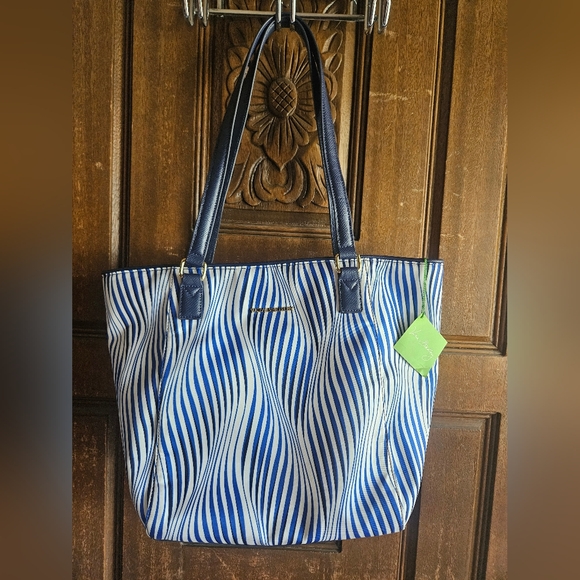 Vera Bradley Handbags - NWT Vera Bradley Ella Tote W/Matching Makeup Bag.